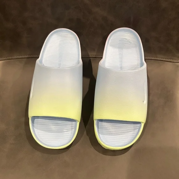 Nike Calm Slides - NWT - size 7 - Picture 2 of 3